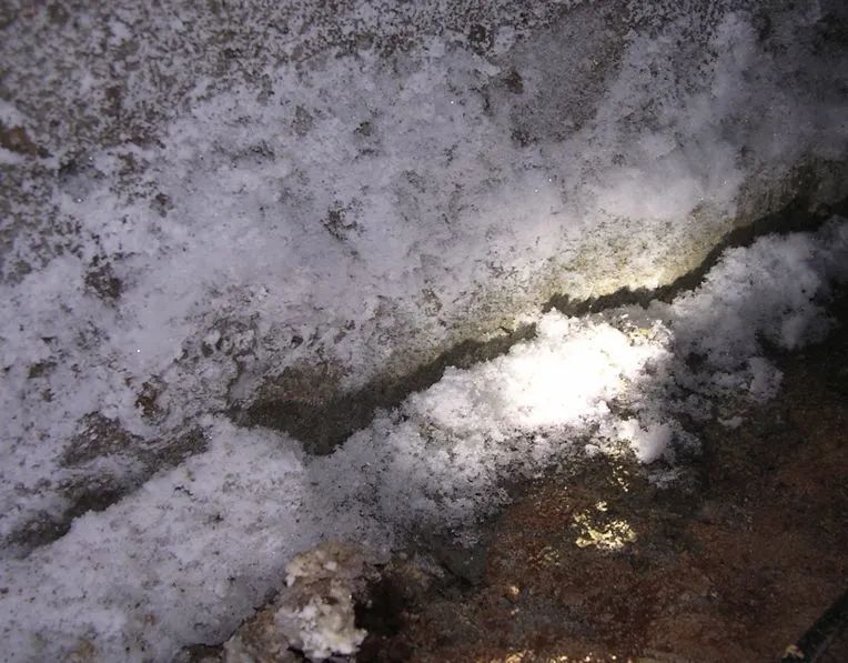house foundation crack
