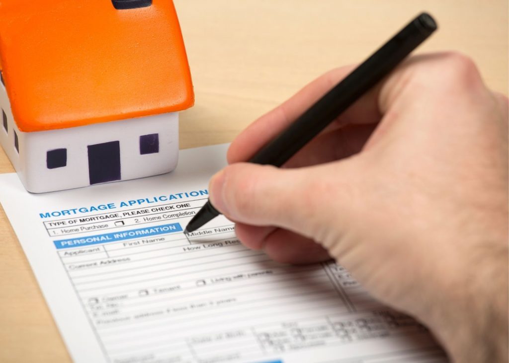 housing market is hot while mortgage rates hit 4%